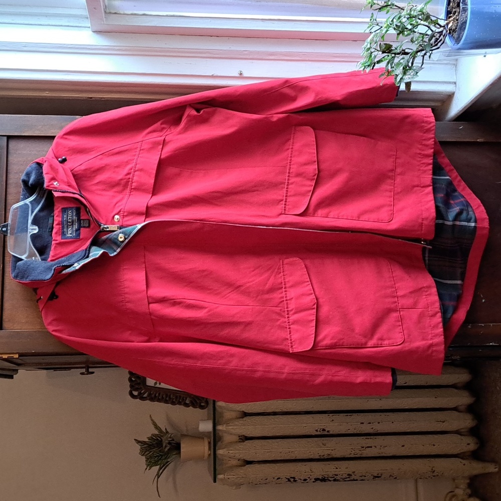 Pendleton size XL water resistant red lightweight rain jacket with hidden hood